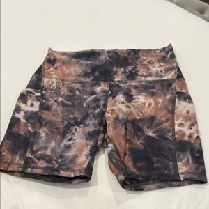 Lululemon Athletica Black and Brown Bike Shorts with Stretchy Fit